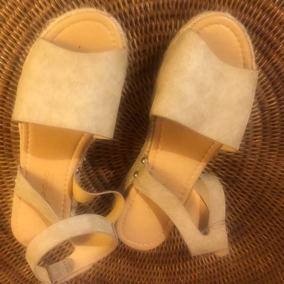 Shoes - Beige sandals